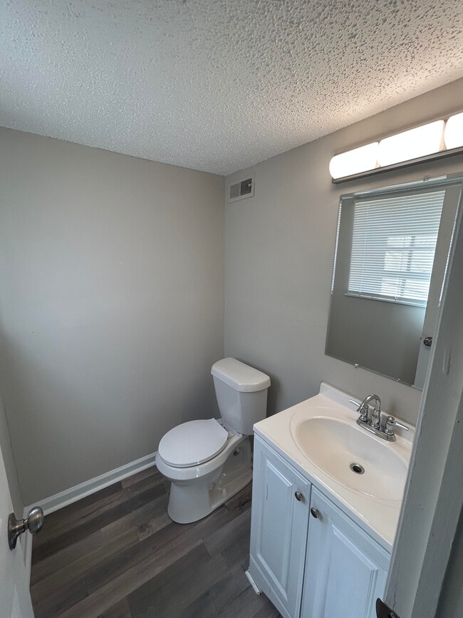 Building Photo - 208 Ridgewood Ave