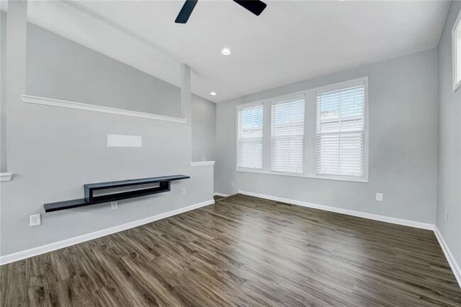 Building Photo - 900 Brees Ct