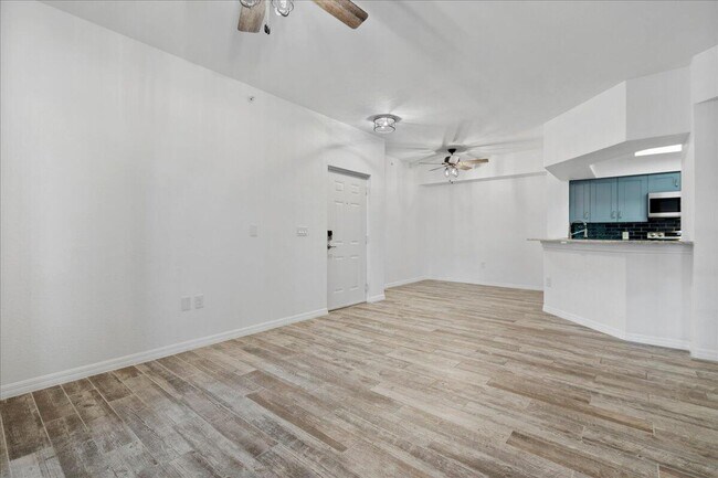 Building Photo - 3023 Alcazar Pl