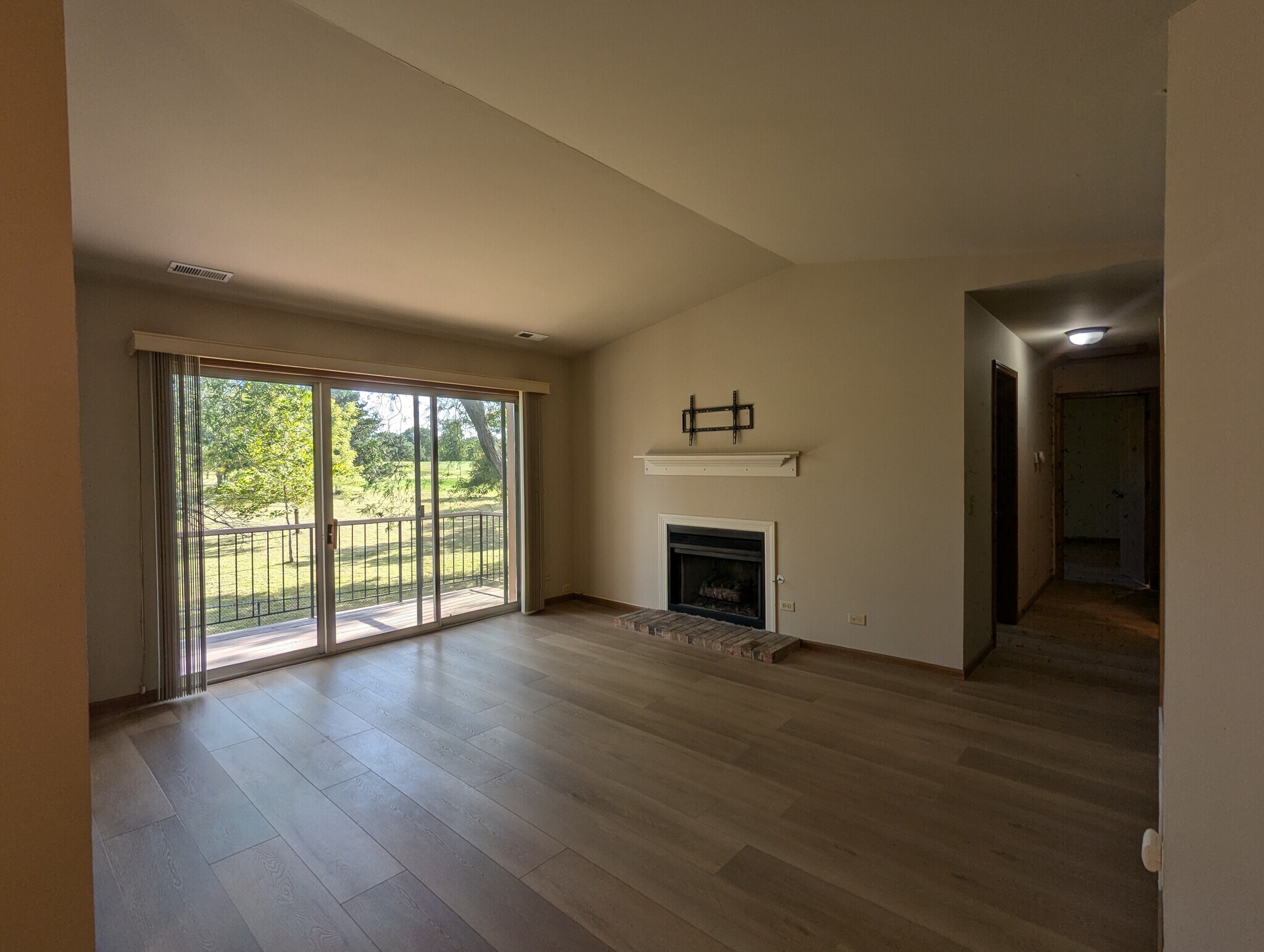 Building Photo - 245 Memory Ln