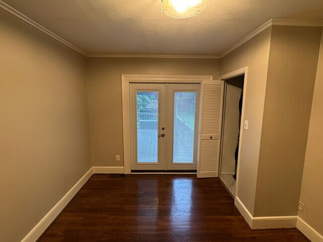 Building Photo - 1401 Montford Dr