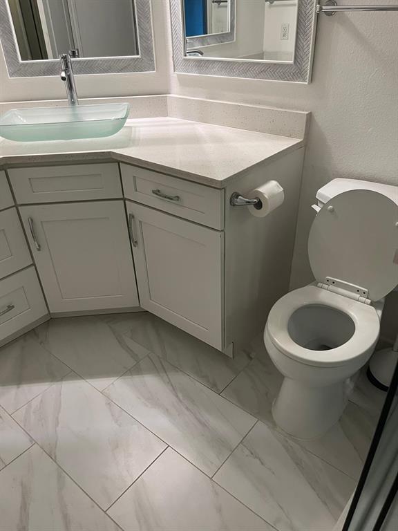 Building Photo - 6000 Shepherd Mountain Cove