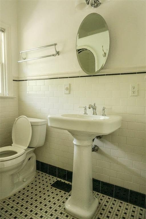 Building Photo - 2301 Enfield Rd