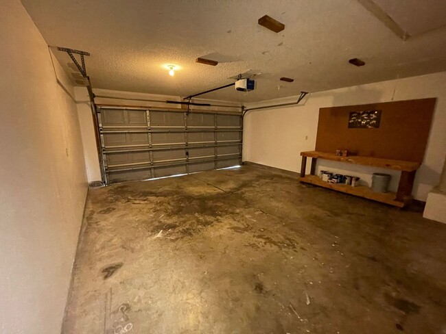 Building Photo - 8562 Vehlin Ct