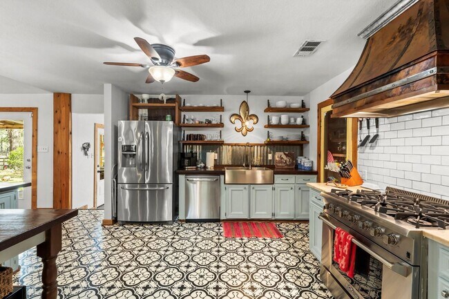 Building Photo - Country Living Rental on 26+ Acres!