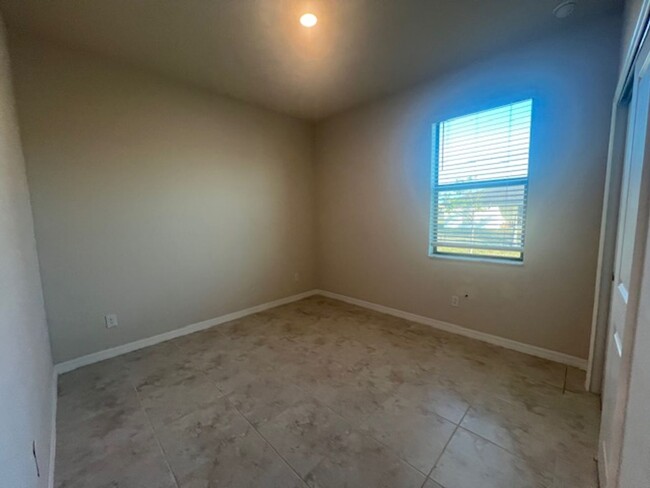 Building Photo - For Rent: Beautiful 4-Bedroom, 2-Bathroom ...