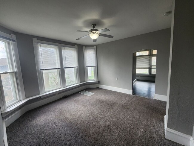 Building Photo - Large 4 bedroom house