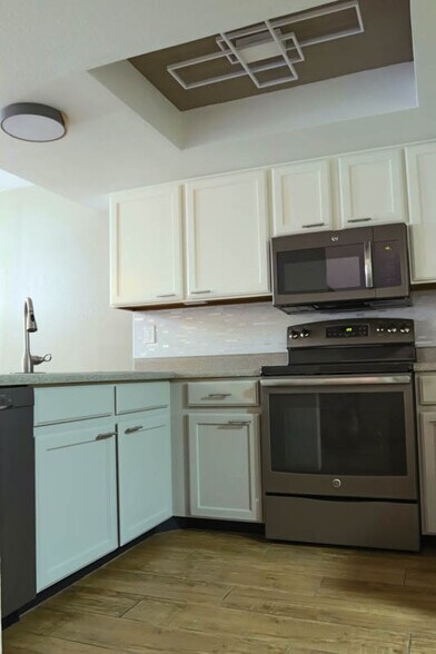 Kitchen - 4005 Lake Mary Rd