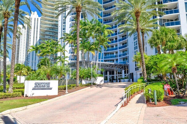 Building Photo - 18911 Collins Ave