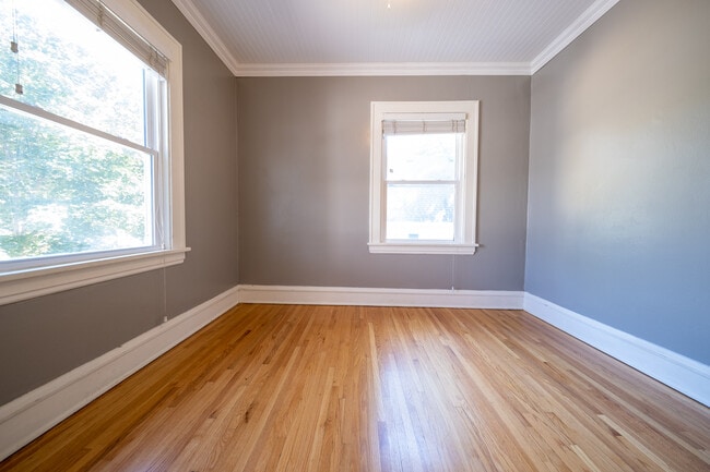 Building Photo - 2019 19th Ave NE