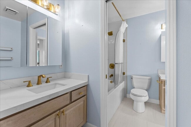 Building Photo - Updated Porter Ranch Townhome with Scenic ...