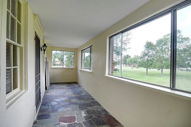 Building Photo - 9556 Kenrick Rd