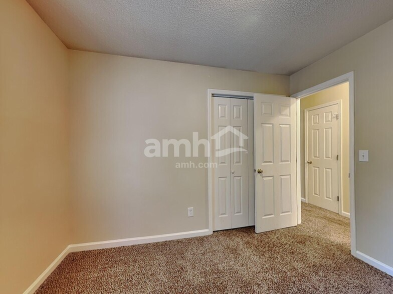 Building Photo - 6400 Ivystone Dr