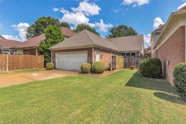 Building Photo - 7520 Crystal Lake Dr