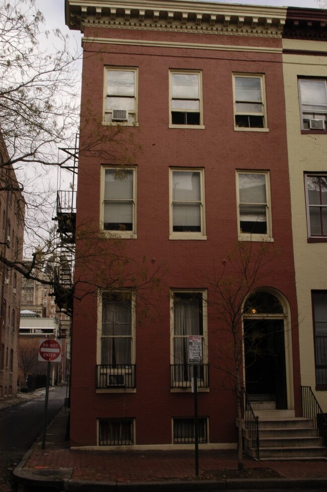 Building Photo - 10 E Read St