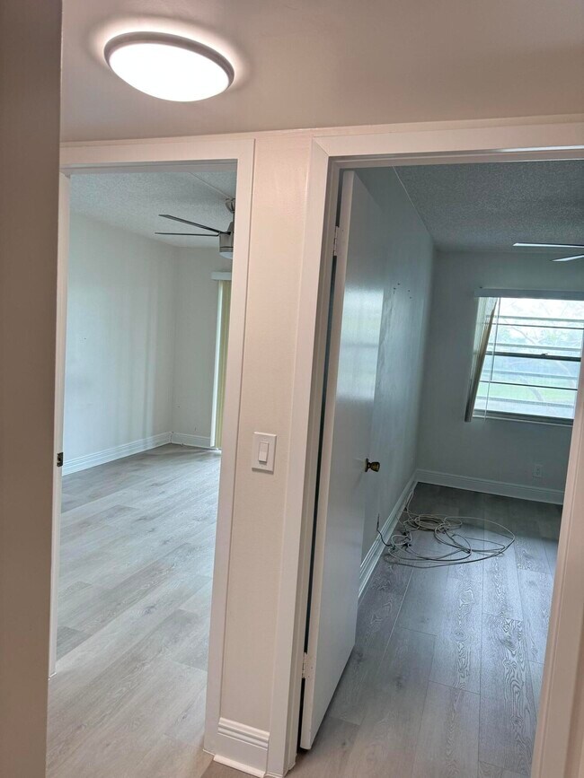 Building Photo - 2039 Rexford A