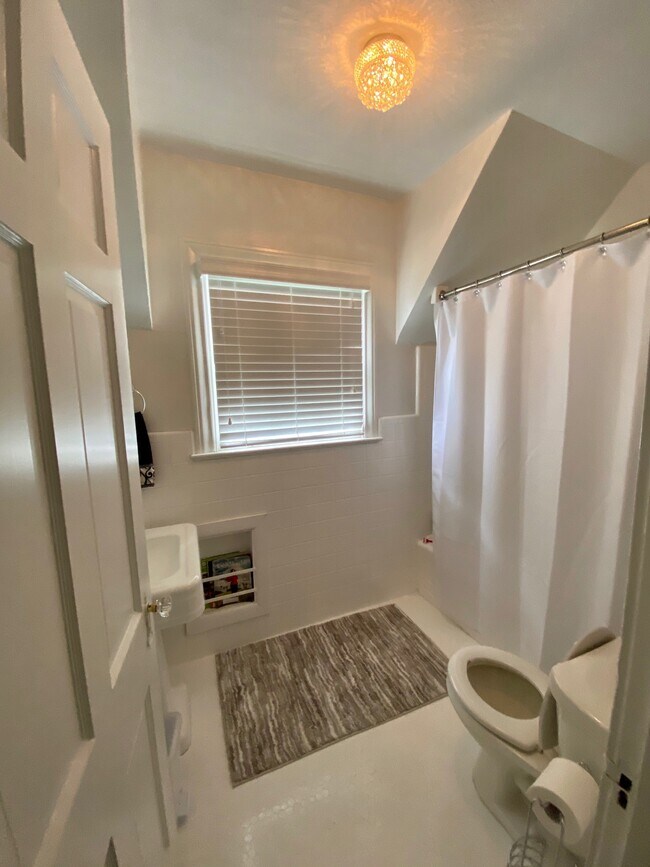 Building Photo - 693 N 23rd St