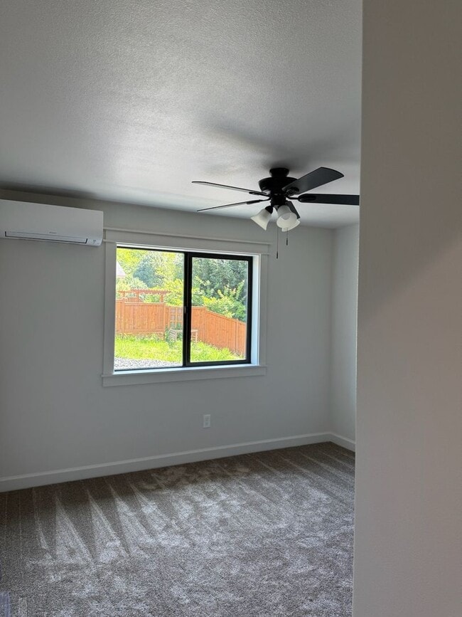 Building Photo - Charming 3 Bedroom, 2 1/2 Bath Farmhouse S...