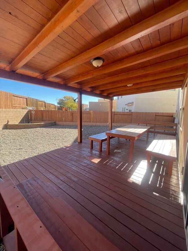 Building Photo - Pristine 4 bdr, 2 1/2 bath w/2 car garage ...