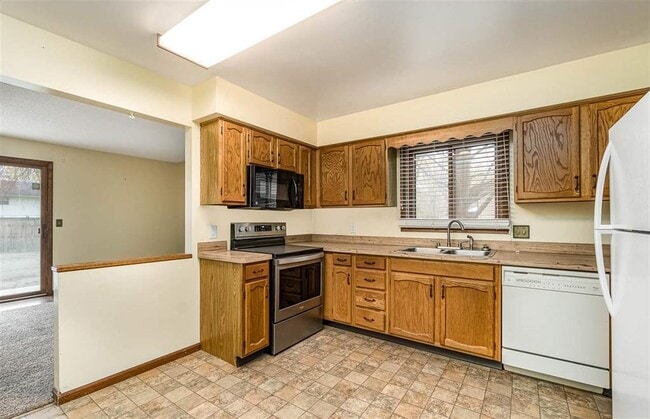 Building Photo - Spacious 4 bed / 2 bath Midland home - $20...