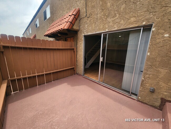 Building Photo - 882 Victor Ave