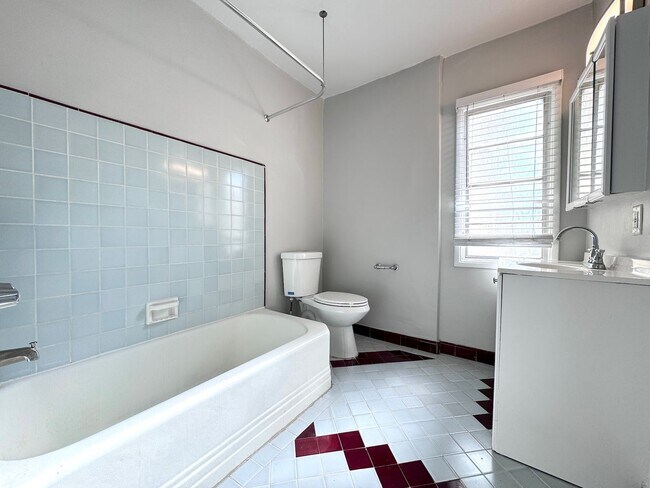 Building Photo - Classic Hollywood 1-Bedroom near Hollywood...
