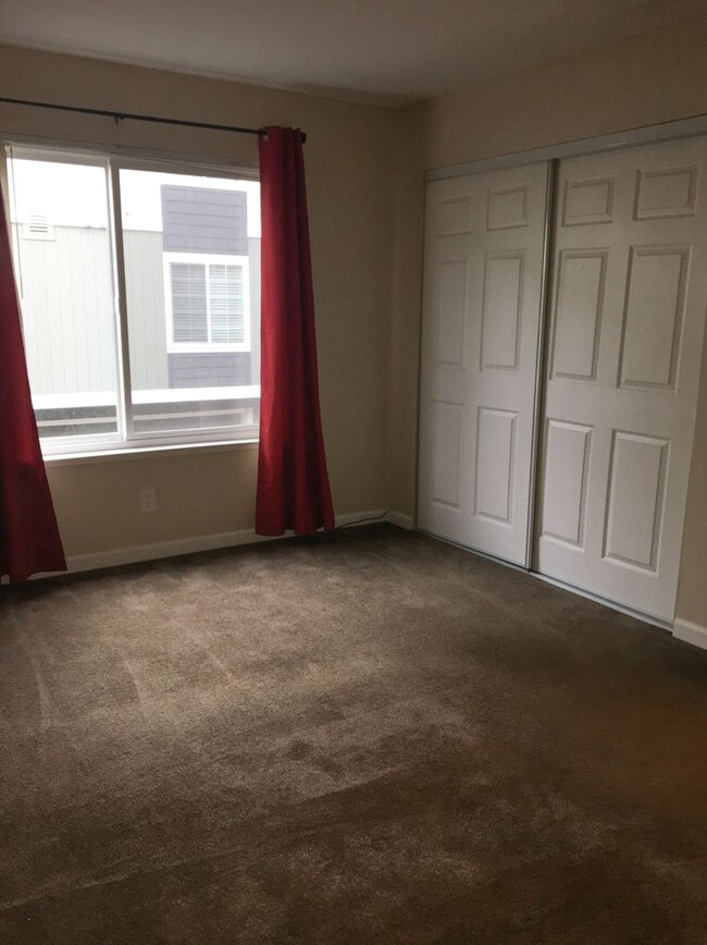 Building Photo - Charming 2 Bed 2 Bath Condo in Downtown Sa...