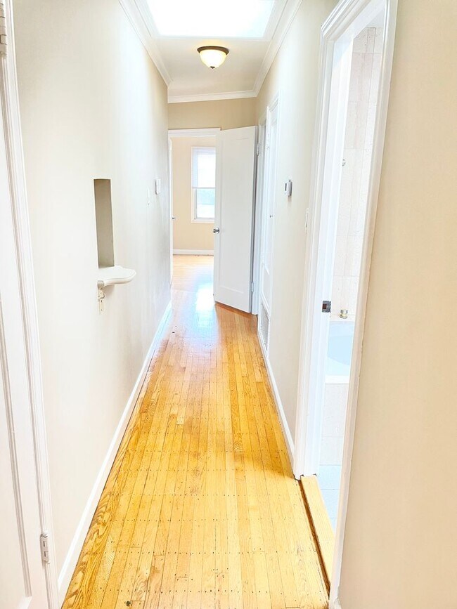 Building Photo - Beautiful 3 Bed / 2 Bath Sunset/Parkside Home!