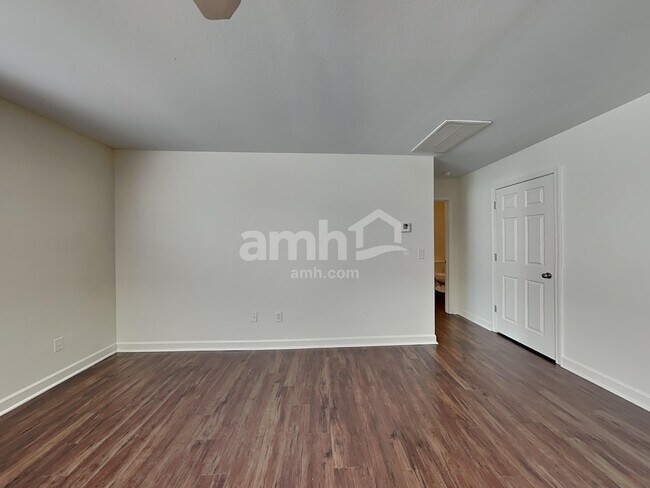 Building Photo - 233 Worcester Ln