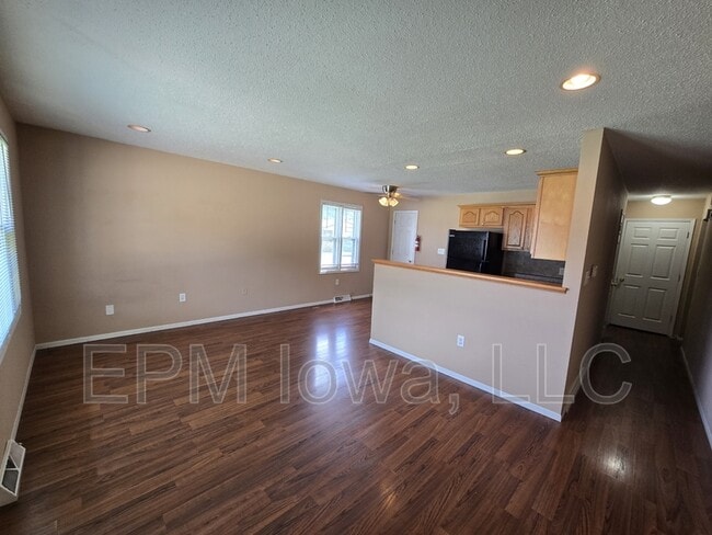 Building Photo - 1405 Robin Rd