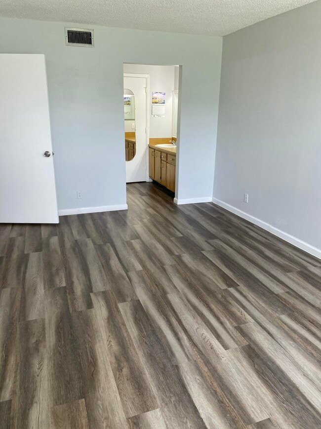 Building Photo - 6890 Royal Palm Blvd