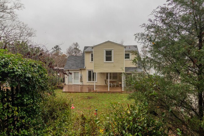 Building Photo - FOR RENT in LAKE BOTTOM! Available Now!