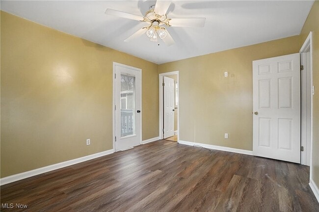 Building Photo - 7429 Sylvan Dr