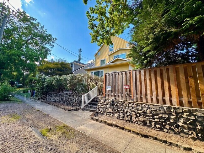 Building Photo - 2625 NE Clackamas St