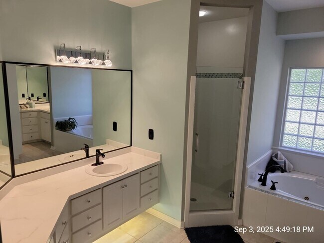 Building Photo - Luxurious Scenic Highway Home with Pool an...