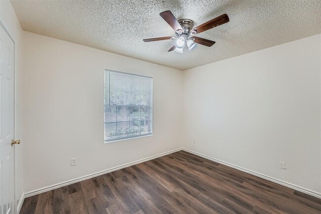 Building Photo - 1609 Honeysuckle Ln