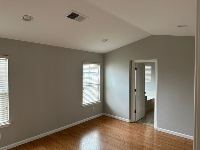 Building Photo - 2449 Milford Dr