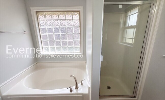 Building Photo - Charming Home with Fenced Yard and Attached Garage | Pet Friendly | Available Soon!