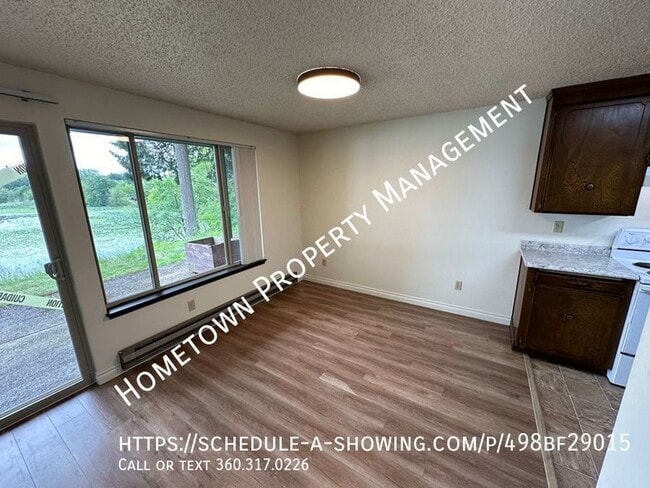 Building Photo - Beautiful 2 Bedroom, 1 Bath Apartment on P...
