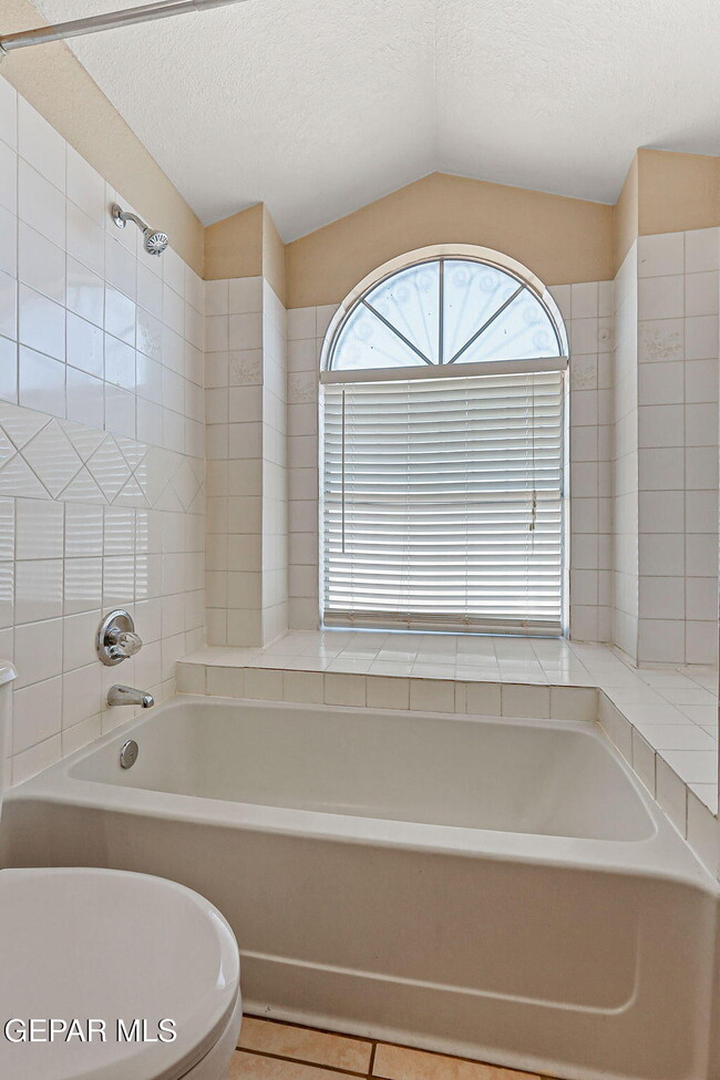 Building Photo - 11781 Jennifer Dr