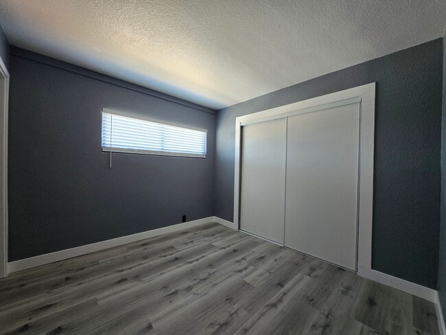 Building Photo - Upstairs Apartment
