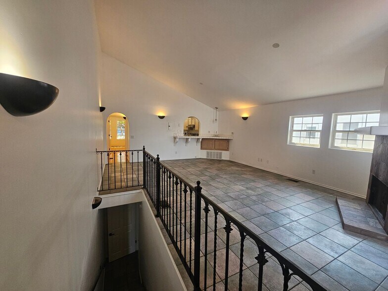 Building Photo - 1649 Sargent Pl