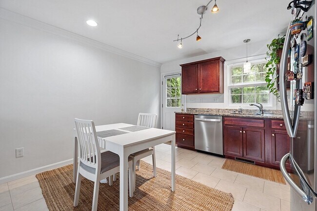 Building Photo - 11 Merrimac Way