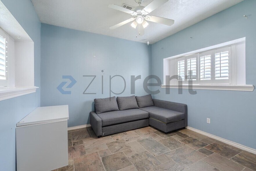 Building Photo - 7934 Round Rock Dr