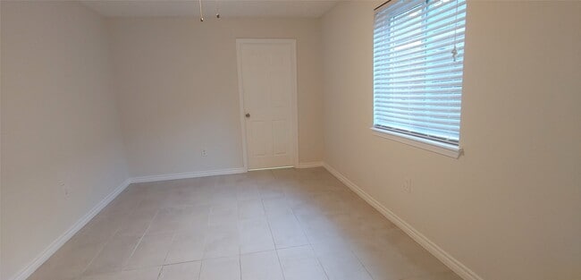 Building Photo - 1930 Pepperwood Ln