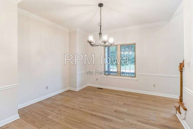 Building Photo - 13585 Summit Dr