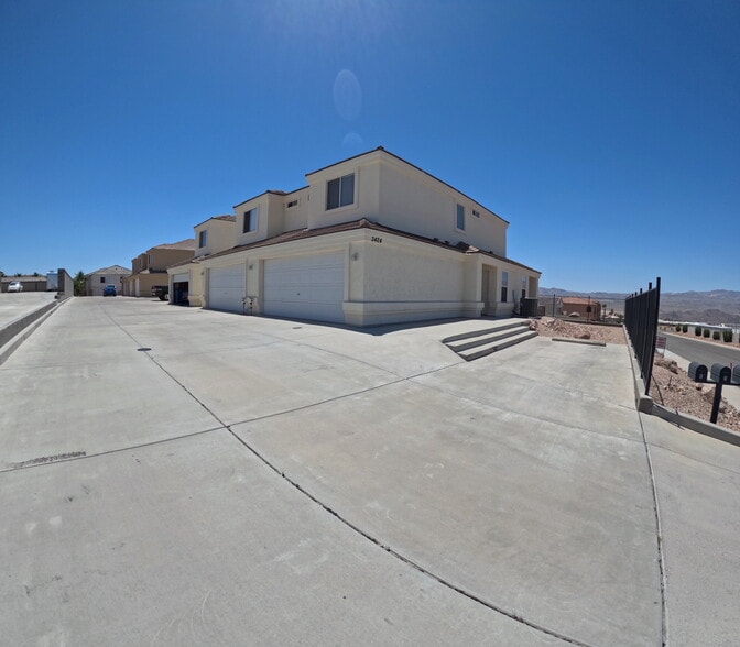 Front of unit and side parking - 3424 Sunriver Rd