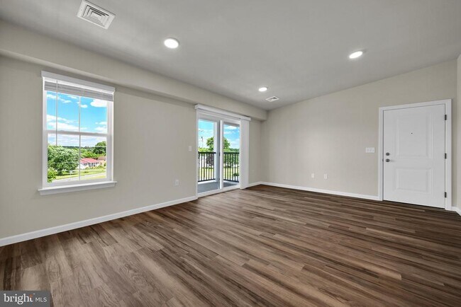 Building Photo - 1000 COLBY Ln