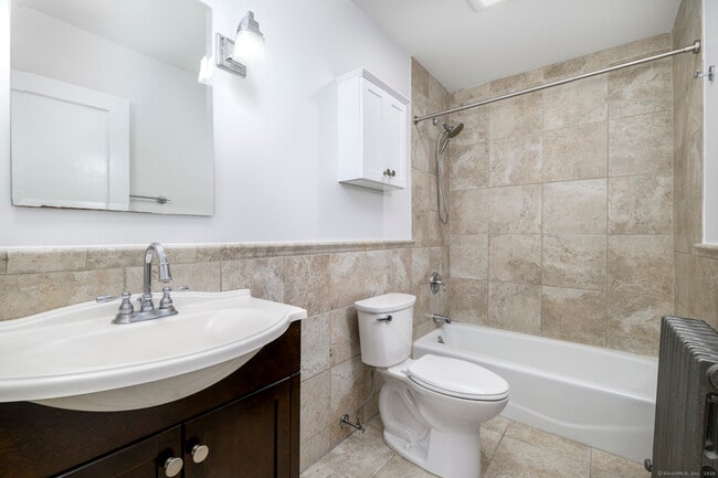 Building Photo - 20 Scofield Pl