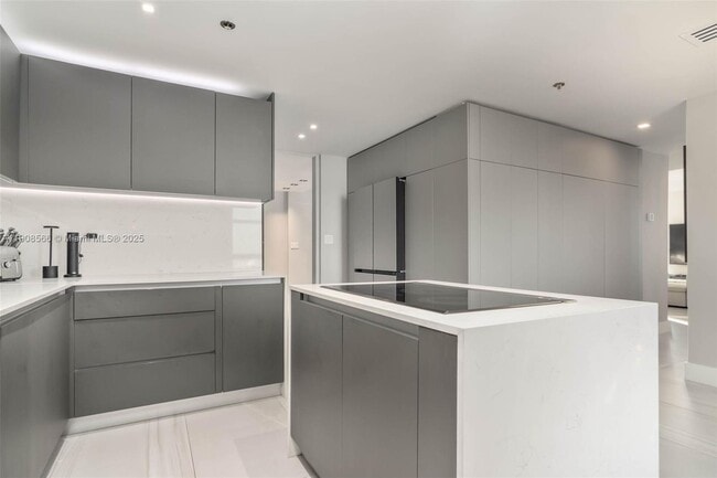 Building Photo - 20355 NE 34th Ct